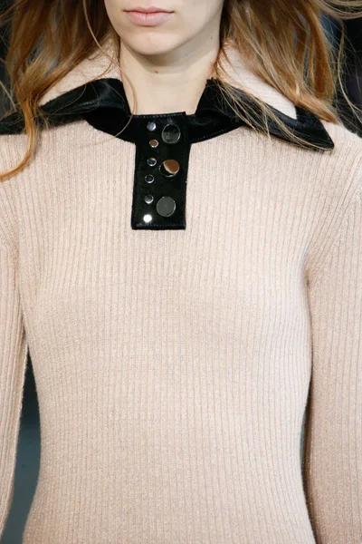 Look 19